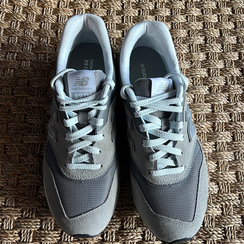 Men’s New Balance 997H grey shoes